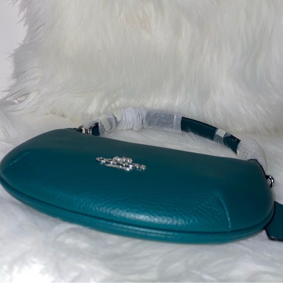 Coach - Picture 5 of 13